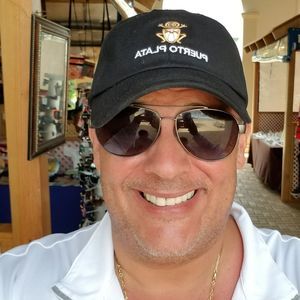 Meet your Posher, Javier